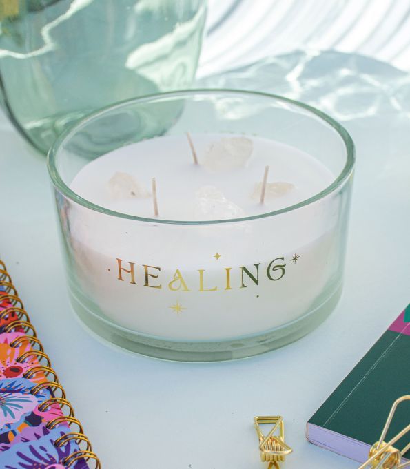 Elum Healing Crystal Candle. Photo of the candle.
