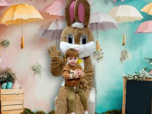 Oswalds Easter Photos 2025. Image of a child with the Easter bunny.