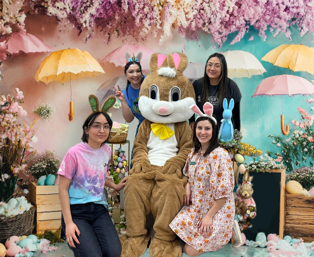 Oswalds Easter Photos 2025 2. Photo of a group with the Easter bunny,